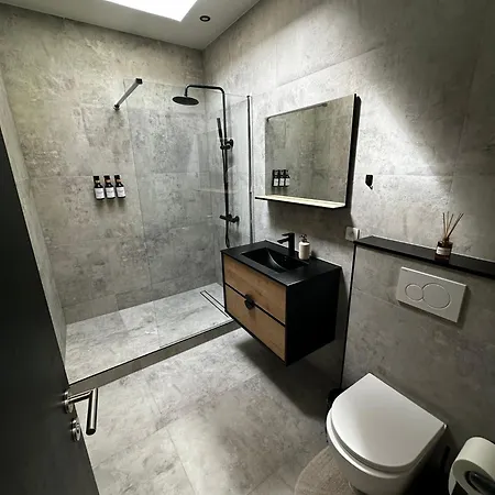 Cozy In 2 Private Rooms, 15 Min To Downtown