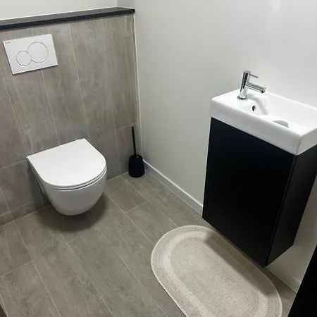 Cozy In 2 Private Rooms, 15 Min To Downtown